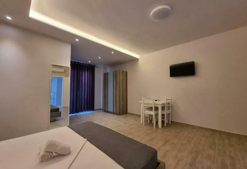 Economy Triple Room, Imperial