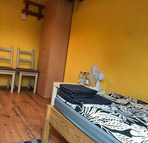 اتاق استاندارد سه نفره, Zakumuiza