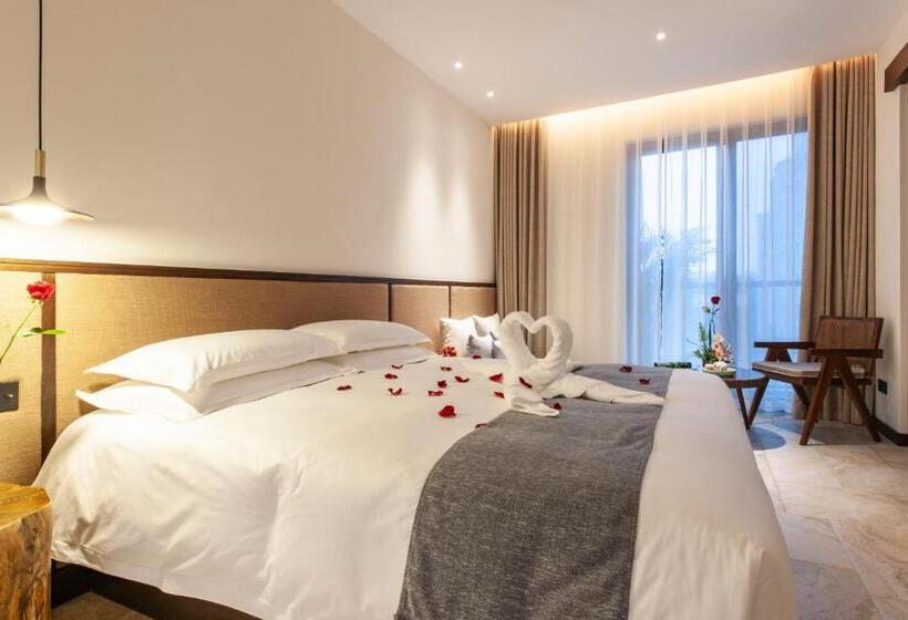 Quarto Estandar, Liangyun Ssaw Boutique