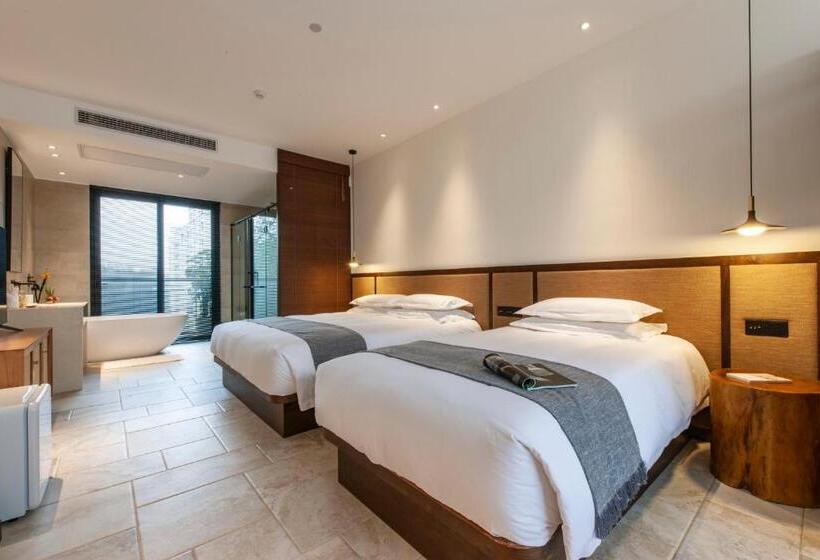 חדר משפחתי, Liangyun Ssaw Boutique