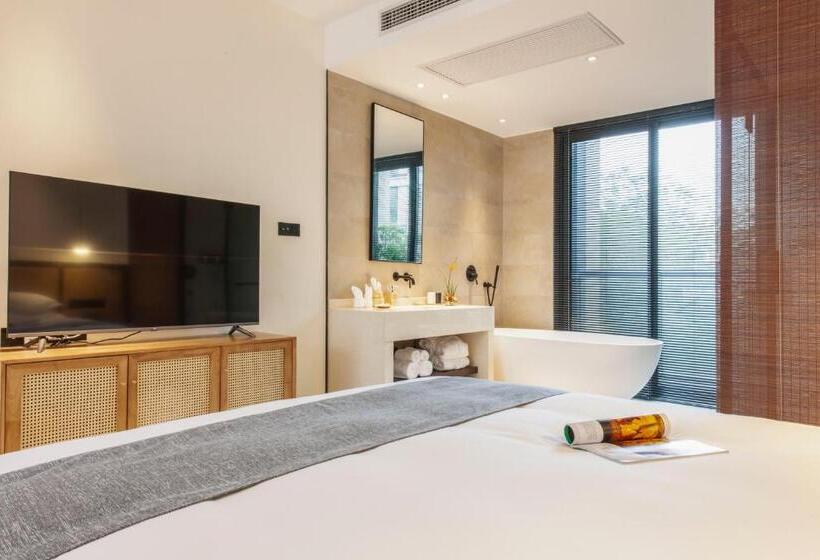 חדר משפחתי, Liangyun Ssaw Boutique