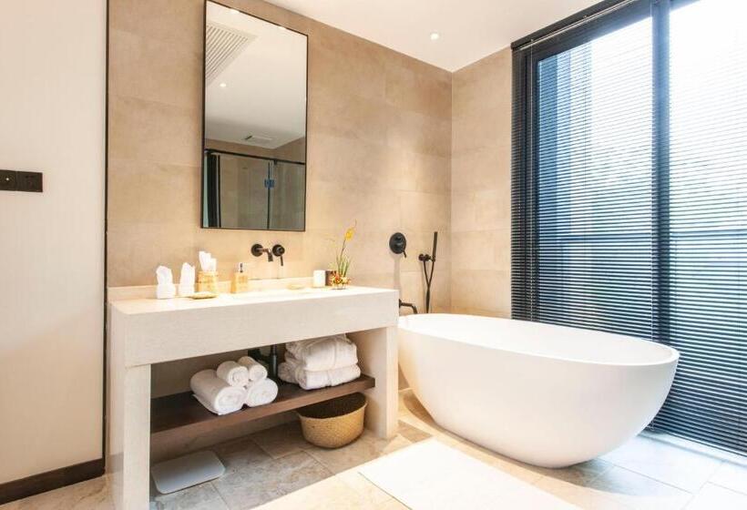 חדר משפחתי, Liangyun Ssaw Boutique