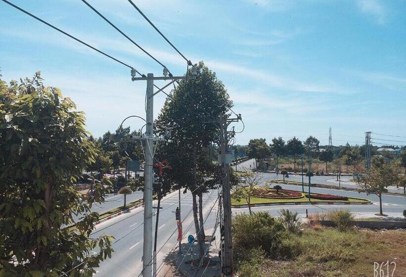 اتاق استاندارد چهارنفره با بالکن, Motel Quốc Việt