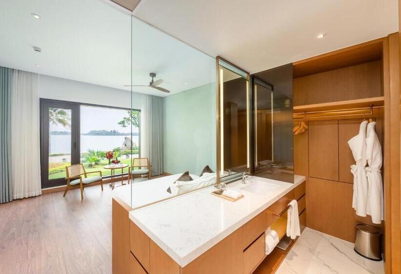 اتاق استاندارد با چشمانداز دریاچه, The Five Villas & Resort Ninh Binh
