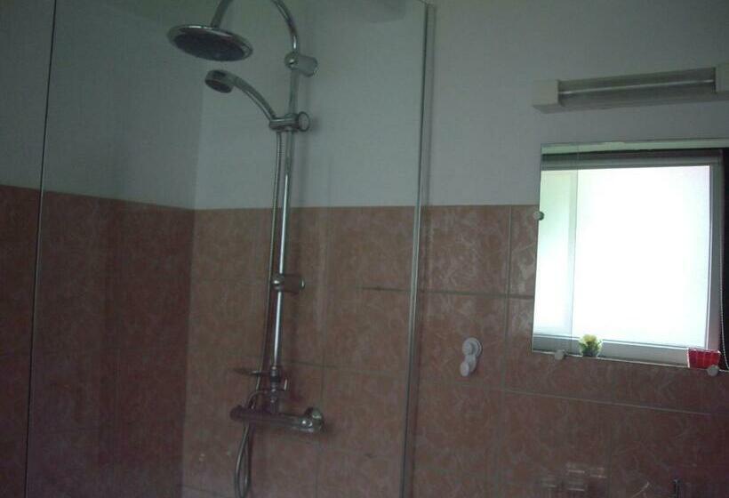 غرفة قياسية, Ferme De Lamourio