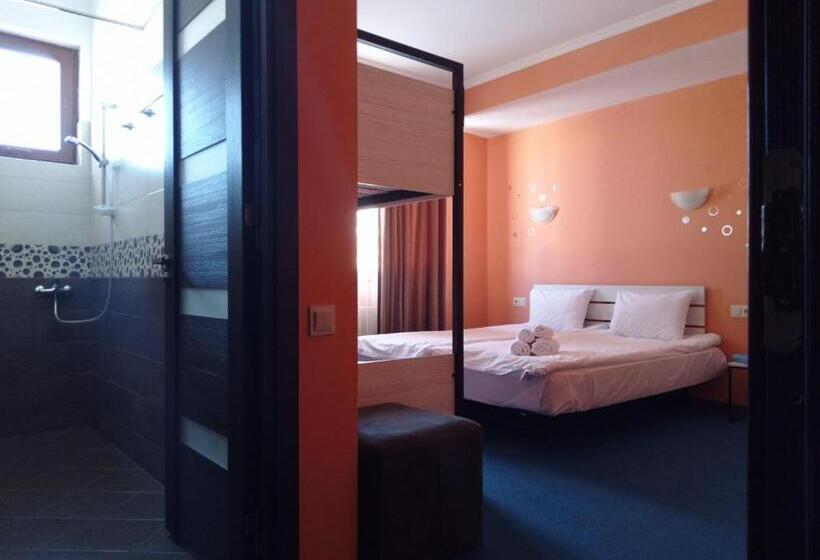 اتاق خانوادگی با چشمانداز کوه, Rezohut