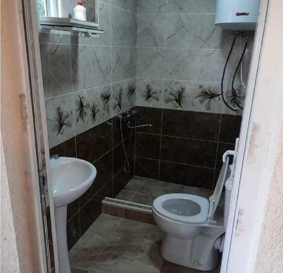 اتاق استاندارد با سرویس بهداشتی مشترک, Nino & Tarzan Guesthouse