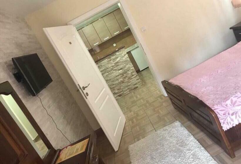 آپارتمان 2 خوابه, Restoran Sa Sobama Za Iznajmljivanje Mali Raj