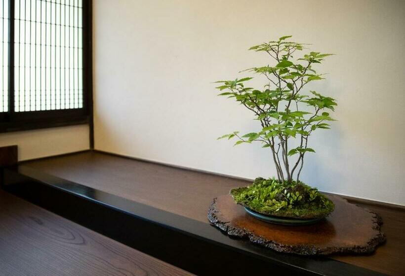 3 Sovrums Hus, 内子の宿 織