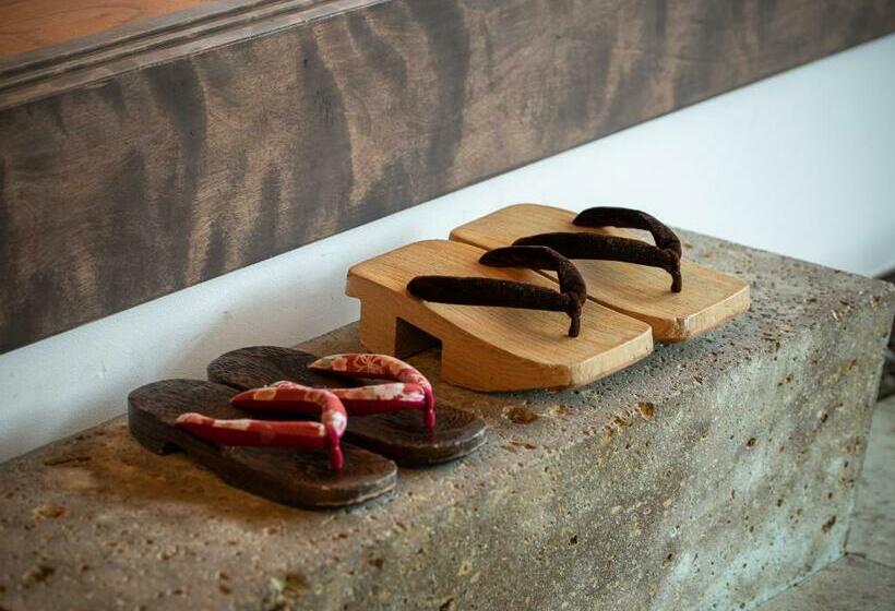 3 Sovrums Hus, 内子の宿 織