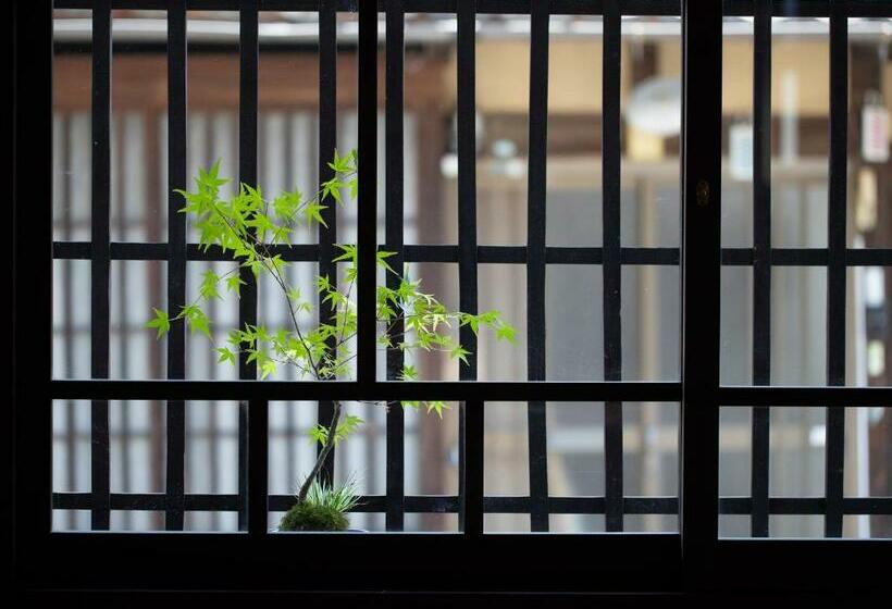 3 Sovrums Hus, 内子の宿 織