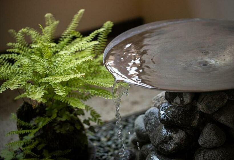 خانه 3 خوابه, 内子の宿 織