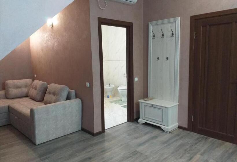 جناح مطلّ علي الجبل, усадьба  у артура