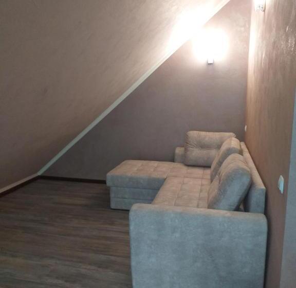 جناح مطلّ علي الجبل, усадьба  у артура