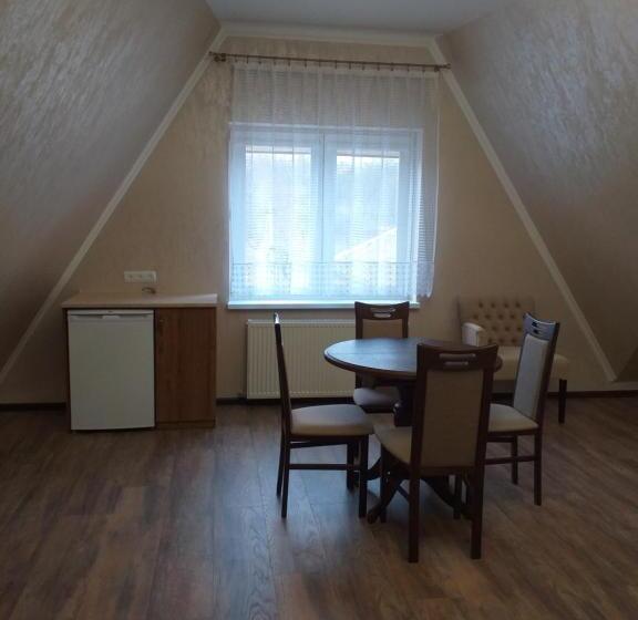 جناح مطلّ علي الحديقة, усадьба  у артура