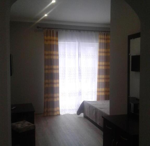 غرفة قياسية ثلاثية مزودة بشرفة, усадьба  у артура