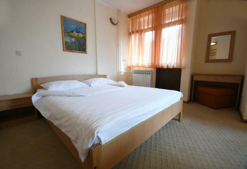 آپارتمان 1 خوابه با تراس, Mladost