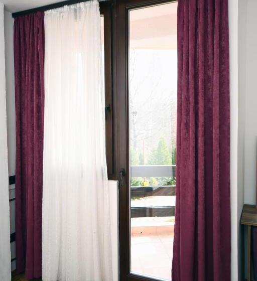 آپارتمان 1 خوابه با چشم‌انداز, Mladost