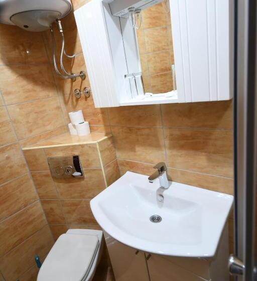 آپارتمان 1 خوابه با چشم‌انداز, Mladost