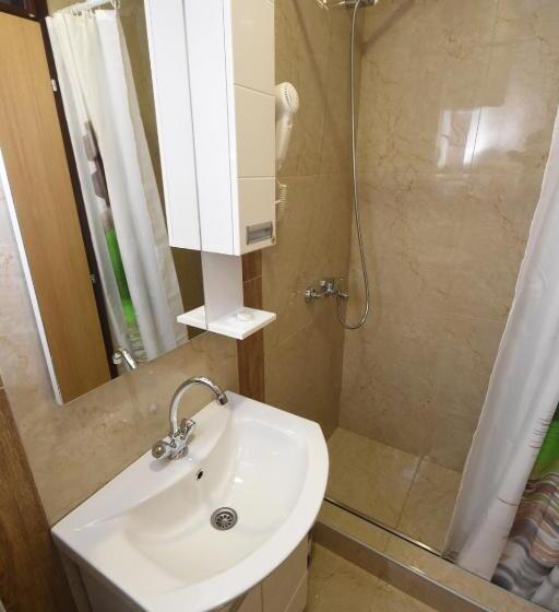 اتاق استاندارد با بالکن, Mladost