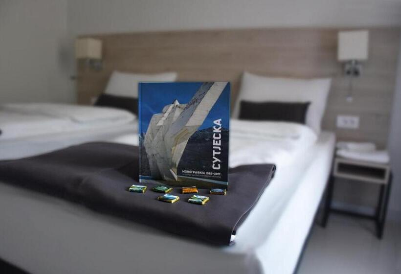 اتاق استاندارد با بالکن, Mladost