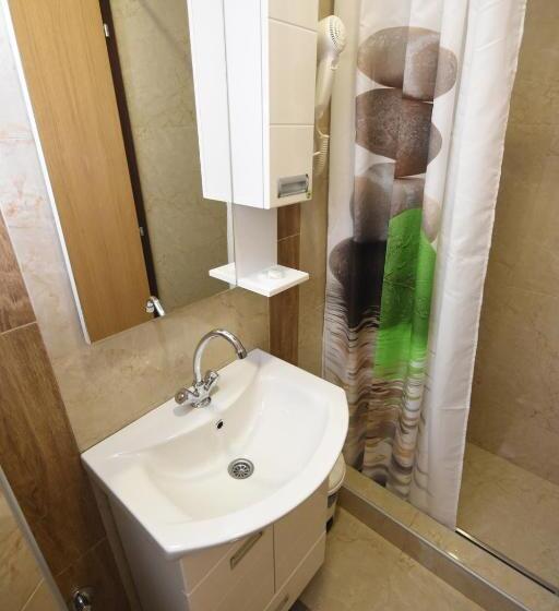 اتاق استاندارد یک تخته با بالکن, Mladost