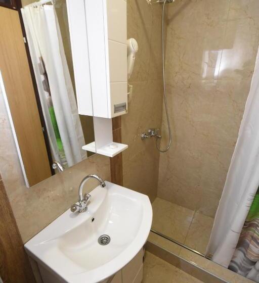 اتاق استاندارد یک تخته با بالکن, Mladost