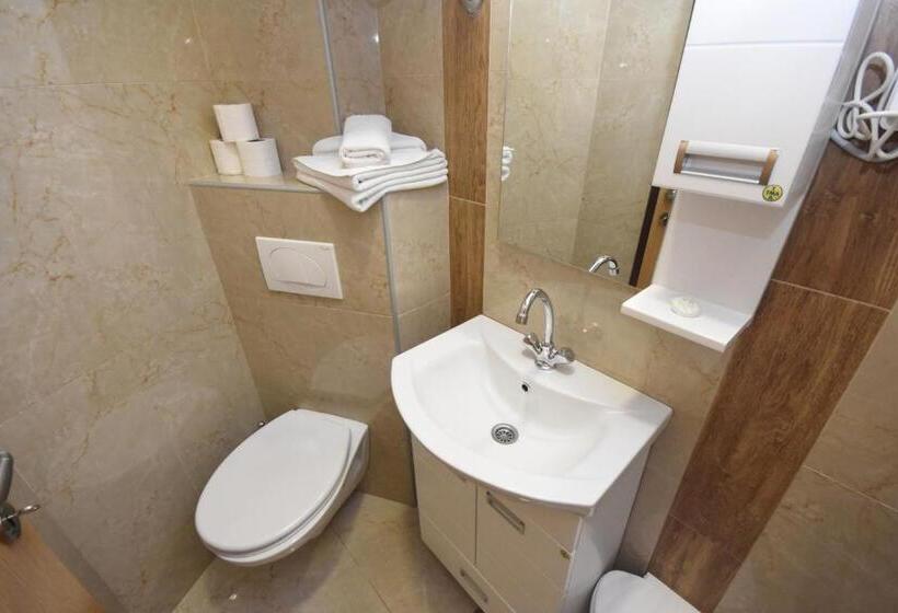 اتاق استاندارد یک تخته با بالکن, Mladost