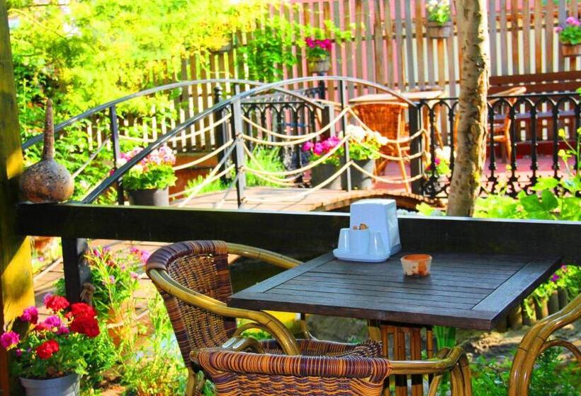 דירת חדר בקומת קרקע, Olive Garden Suite