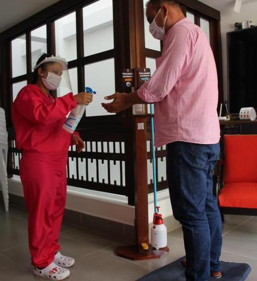 غرفة قياسية, Saval Jerico