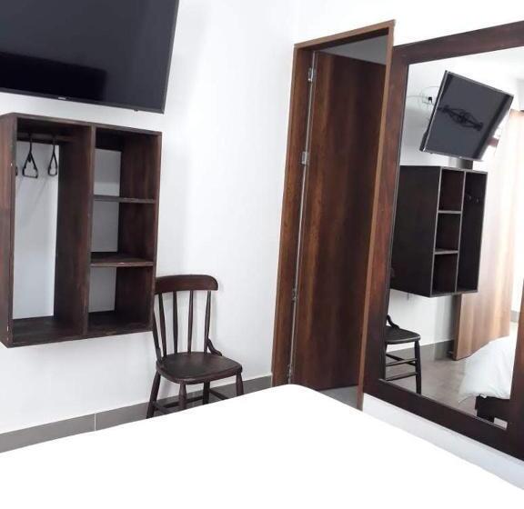 غرفة قياسية, Saval Jerico