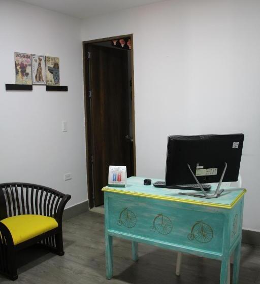 غرفة قياسية فردية, Saval Jerico