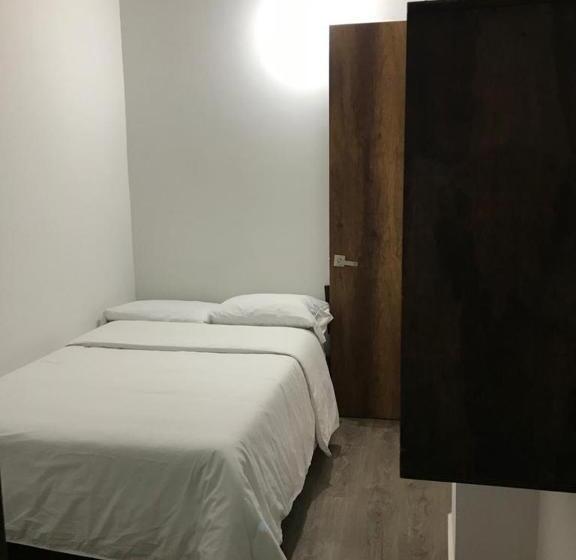 غرفة قياسية فردية, Saval Jerico