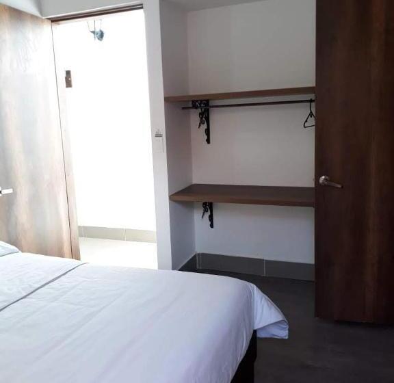 غرفة قياسية مزوَّدة بشُرفة, Saval Jerico