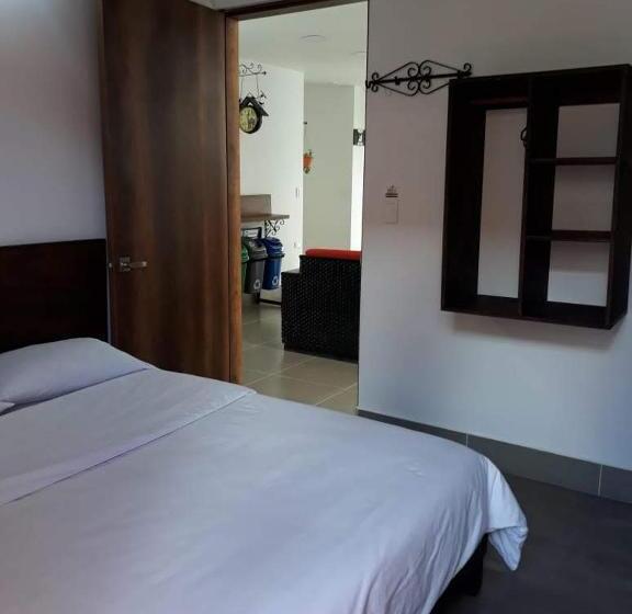 غرفة قياسية مزوَّدة بشُرفة, Saval Jerico