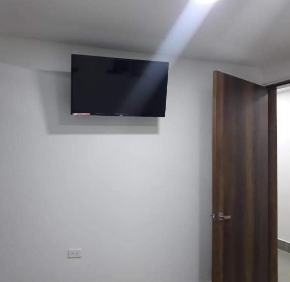 غرفة قياسية لذوى الاحتياجات الخاصة, Saval Jerico