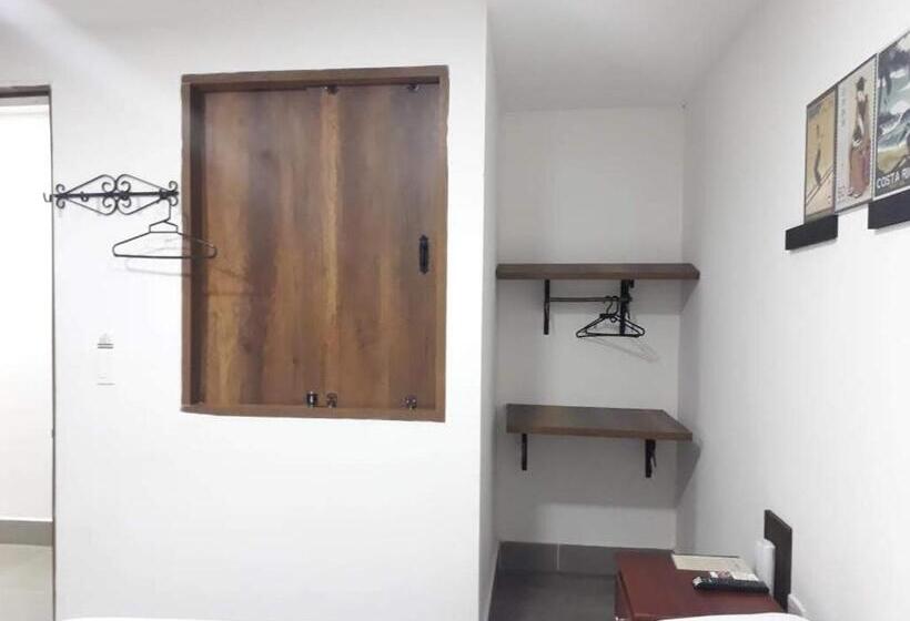 غرفة قياسية لذوى الاحتياجات الخاصة, Saval Jerico