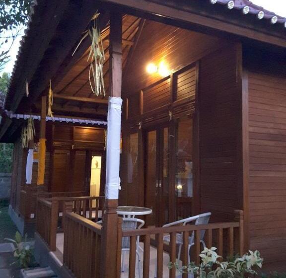 ガーデンビューのスタンダードバンガロー, Adhitya Dharma Guest House