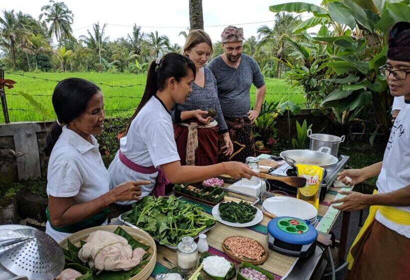 חדר משפחתי נוף להרים, Adhitya Dharma Guest House