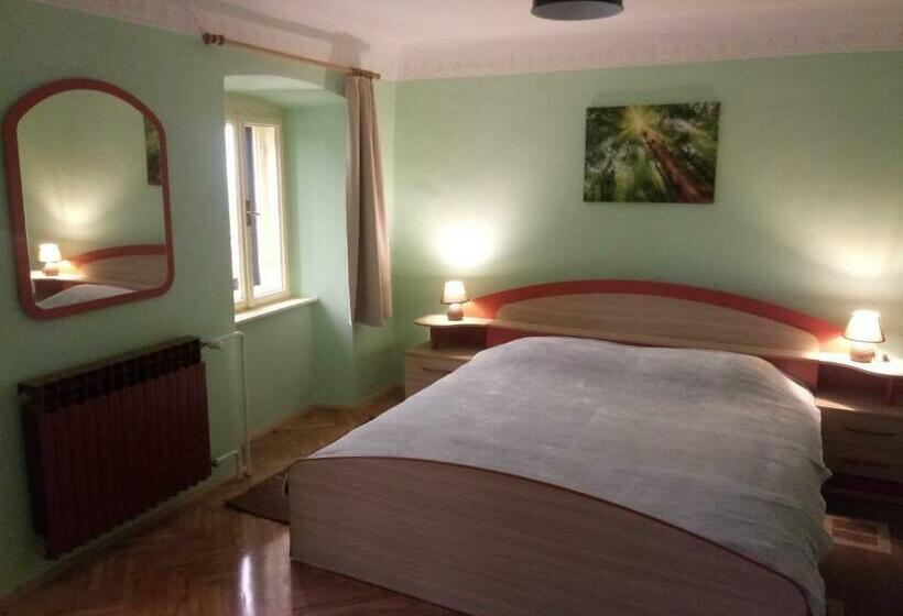 اتاق استاندارد با سرویس بهداشتی مشترک, Gostilna Tratnik