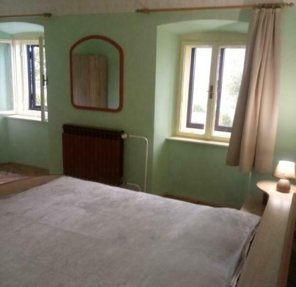 اتاق استاندارد با سرویس بهداشتی مشترک, Gostilna Tratnik