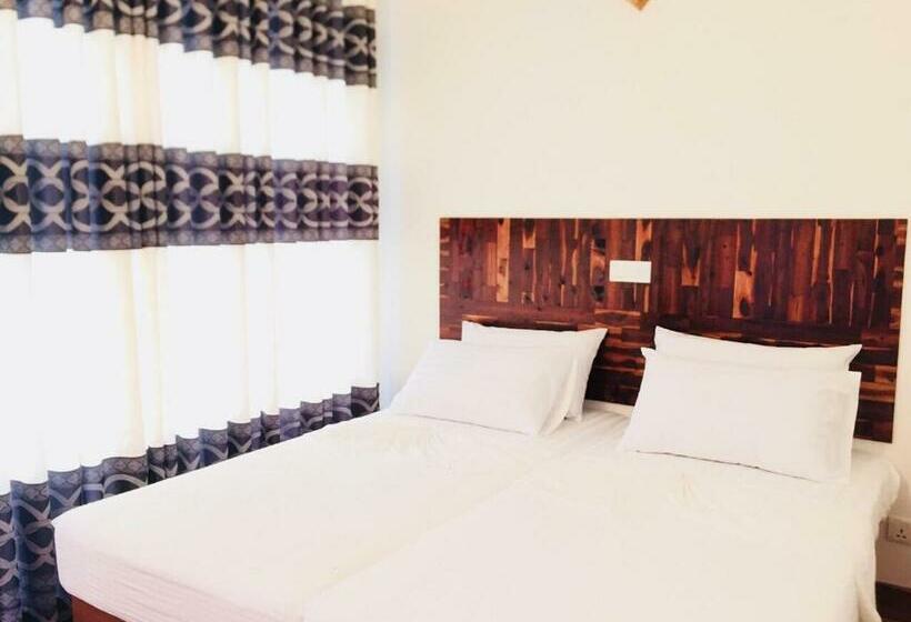 اتاق لوکس با بالکن, Seena Inn