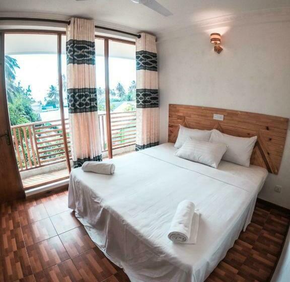 اتاق لوکس با چشم‌انداز دریا, Seena Inn