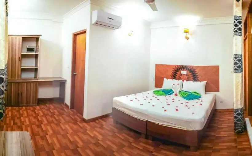 اتاق لوکس با چشم‌انداز دریا, Seena Inn