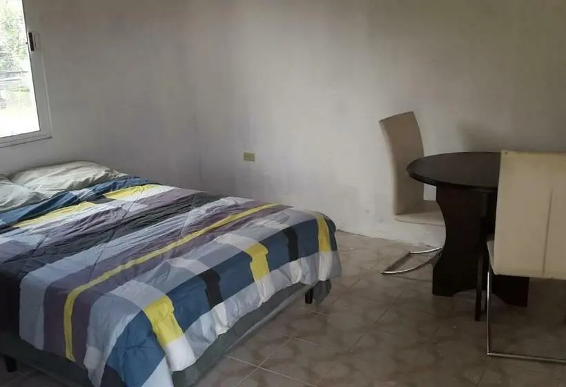اتاق استاندارد با سرویس بهداشتی مشترک, Casa Ricky S