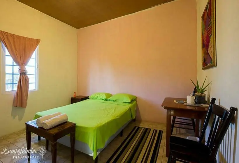 اتاق استاندارد با سرویس بهداشتی مشترک, Casa Ricky S