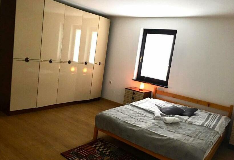 اتاق استاندارد چهارنفره با سرویس بهداشتی مشترک, Adventure Farm