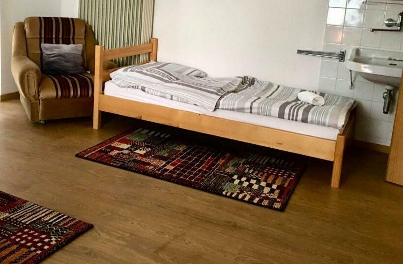 اتاق استاندارد چهارنفره با سرویس بهداشتی مشترک, Adventure Farm