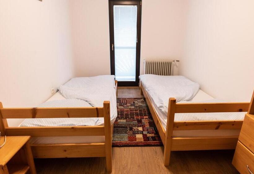 اتاق عادی, Adventure Farm