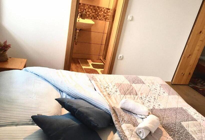 اتاق استاندارد سه نفره, Adventure Farm